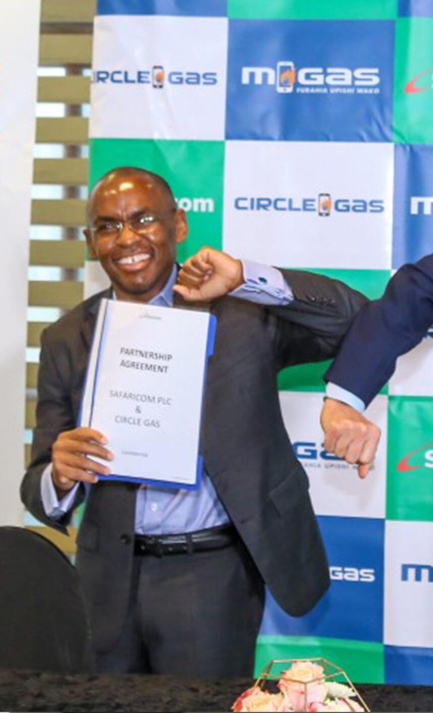 Volker Schultz and Peter Ndegwa sign collaboration agreement