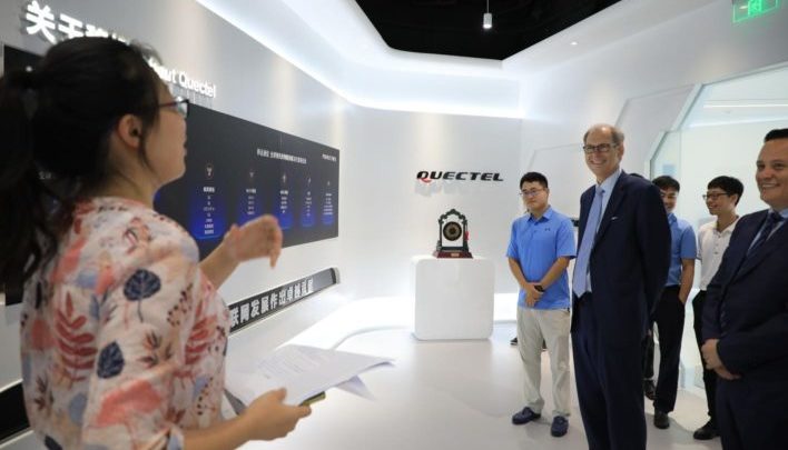 Leaders from Zhilang Technology receive guided tour of Quectel Headquarters